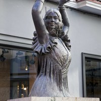 19 Monumento a Pastora Imperio, obra de Luis Álvarez Duarte en la confluencia de las calles Velázquez y O´Donnell. Ver pp.257-281 Tomo I