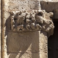 07 Puerta de entrada. Detalle del adorno la jamba.