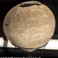 13 Tinaja mudéjar del reinado de Isabel I. Depósito del Museo Arqueológico de Sevilla. Ver p. 230 Tomo I