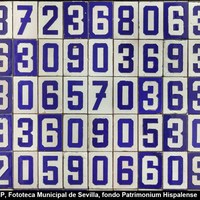 20 Composición hecha con azulejos de numeración de inmuebles