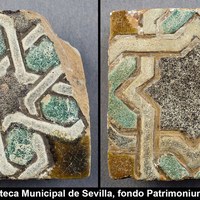 01 - 02 Azulejos de la Sevilla mudéjar. Olambrilla de cuerda seca. Siglos XII-XIII