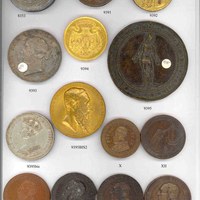 01 Monedas de diversa procedencia de la Colección Municipal. Ver op.cit., pp. 368-380. Tomo I