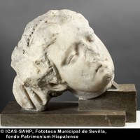 08 Cabeza de ninfa dormida. Siglo II d.C. Ver op.cit. p.56. Tomo II