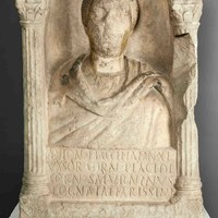 09 Monumento con retrato de Antonio Flaccilla.  Siglo II-III. Ver op.cit. p.57. Tomo II