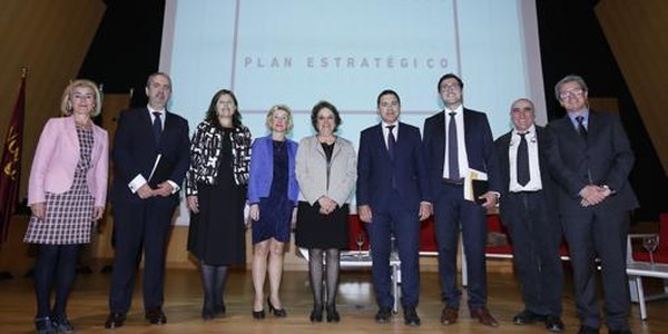 El Plan Estratégico marca la ruta para pasar de la Sevilla de los servicios a la de la industria